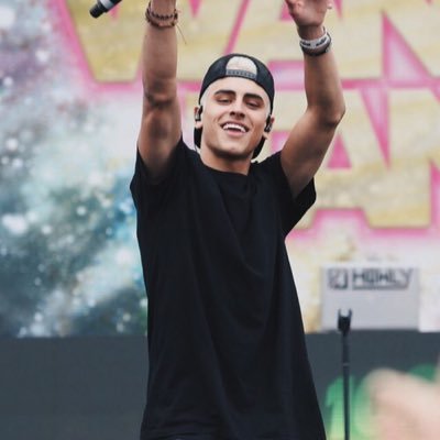 simdrd6's profile picture. gay • 19 •