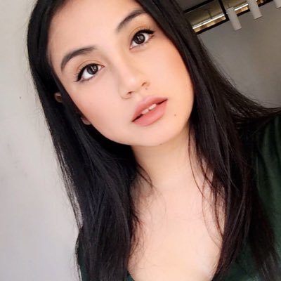 KarlaKarlavil's profile picture. 