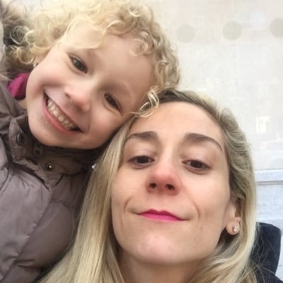 I am Steph, proud French mother, living in NYC, very crafty and a makeup junkie!