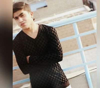 Age: 16 (1998)
Nationality : Pakistani
Live : UAE (sharjah)
Hobbies : photography, singing, dancing, hangouts
Aim : To earn respect :)