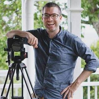 Film nerd. Filmmaker. I'm obsessed with trying to entertain people. Founder & Storyteller for businesses at https://t.co/0WrPEgJOuO
