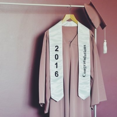 يسرى اليافعي كاتبه ..اضع عاطفتي ومشاعري ف الكتابه . يوجد القليل منها هنا lnstagram:ys_ahmed ﺈكسنا يآاللہ عفواً وغفراناً وَﺂجعلنا لِلجنہ سكاناً .!