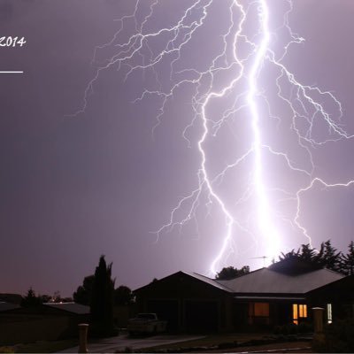 Australian Storm Chaser capturing meteorological data, imagery and video in South Australia & the Northern Territory.