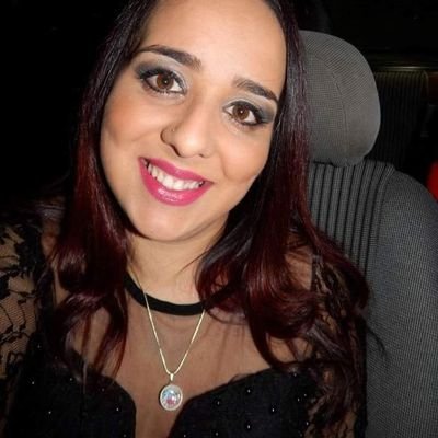 Esvazia tua alma e enche tua mente.
Pisciana / Insta: @kellycuuunha