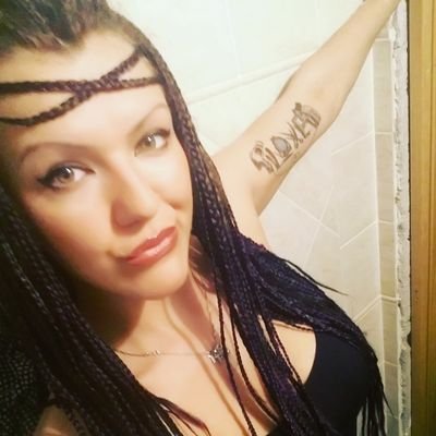 aminalesbosanka's profile picture. 