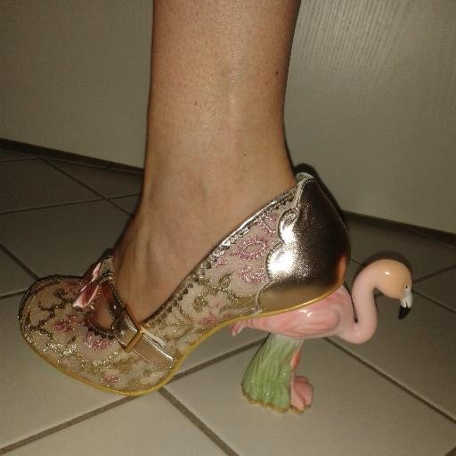 SusanneMonika's profile picture. Mathematikerin, Theologin, Film-Fan, Bücherwurm, Schuhliebhaberin, Lehrerin #schuhtweet