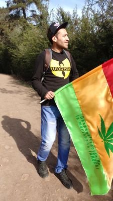 ; ) llevo el rap tatuado en las venas y el reggae en el alma. amo a la madre tierra a mi familia, los animales y la Weed !!!