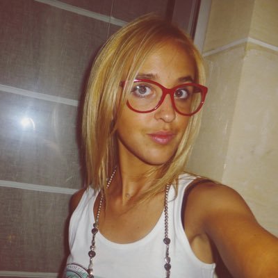 Pi0ggia's profile picture. 23 ans - Master #RH - #Student - #WorkingGirl #SocialNetworks #HumanResources #Fnac #EmployerBrand #Reading #Fashion #Travel #Sport & #TwitterAddict ! ☺️