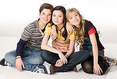 this is an icarly team so follow us if you want awesome pictures, videos, news, updates and more!
@mirandabuzz, @jennettemccurdy, @bruindude92 @jerrytrainor