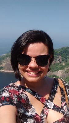 Viciada em café e em quem me faça rir!