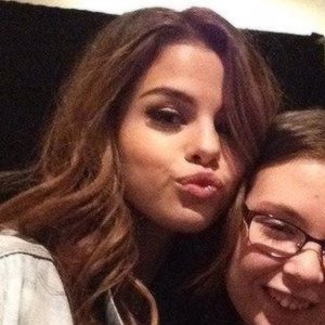 soberlixo's profile picture. tumblr de headers/icons da selena gomez