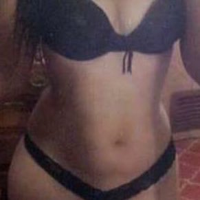 Mujer piel canela.
#sexi
#complaciente
dispuesta a cumplir tus fantasías.
#scort 
#acompañante tipo novia.
Los espero mis amores