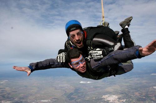 saltaensevilla's profile picture. Ven a disfrutar de la adrenalina y la caída libre ya sea Tandem o curso de AFF. La mayor altura de lanzamiento de toda Europa!!