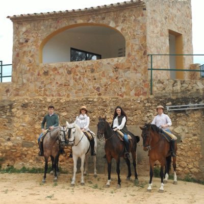 beatrizatelier's profile picture. Find me here https://t.co/RnJJ0cmJwb