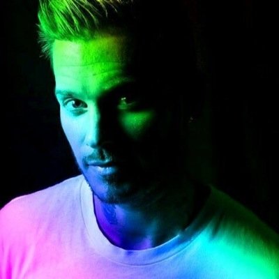Compte entièrement sur Matt Pokora. Partage quelques photos, fait des montages si besoin...Je suis aussi le compte -- @pokodraw d'instagram ! venez nombreux...