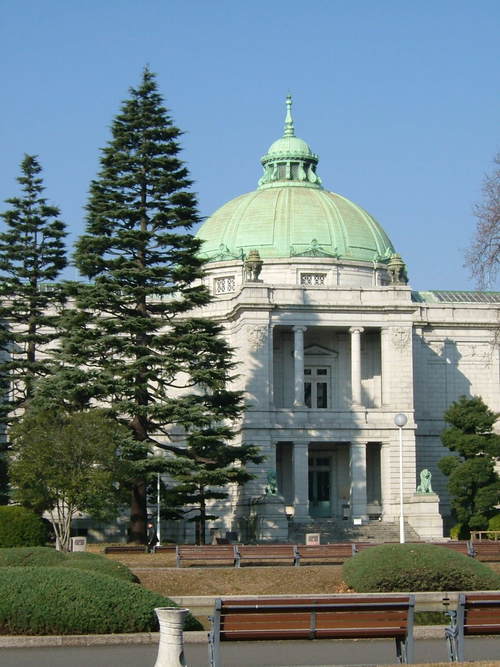 考古学・浮世絵・近代建築・鉄道・東京本・近代詩が好きです。 東京は谷中「ひみつ堂」のカキ氷が好きです。海老名。八千代を経て、東京に戻ってきました。図書館が好きです。