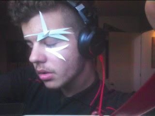 DevelonElegant's profile picture. I'm a little monster, bisexual, eccentric, emo, punk and goth all mixed together that create me, an hybrid vampire put your paws up! Fangs out!