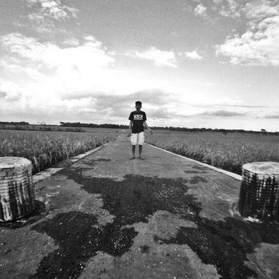 donelfpodjoyk's profile picture. Tuhan...
andai aq bisa mati,untuk sehari saja !!
agar aq tau siapa saja yang menangisi ,,di saat aq tiada ??