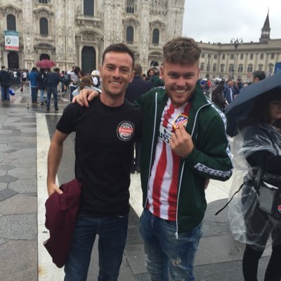 esplieguito's profile picture. Por qué luchan como Hermanos