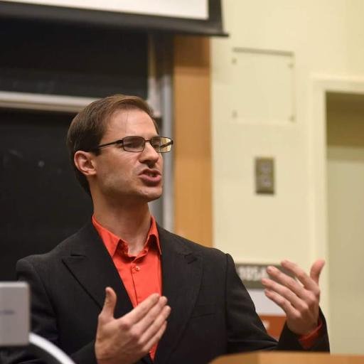 I help entrepreneurs hack their brains to quickly eliminate their fear of public speaking.