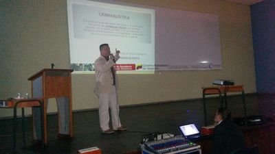 #Criminalística Conjunto de ciencias interdisciplinarias encargadas de esclarecer un hecho punible