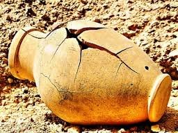 RosemaryFHook1's profile picture. Cracked pots, thats all we are.... His light shining through us.