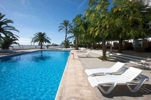 Hotel en primera linea de playa, junto a Alcanar y Sant Carles de la Rapita, cerca del Delta del Ebro.