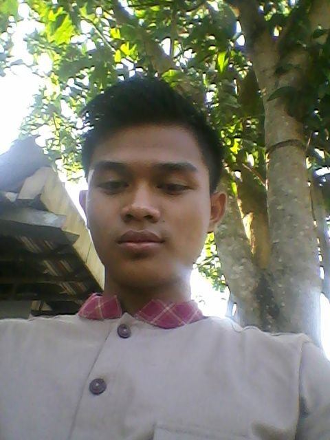 fchandade's profile picture. pelajar SMAN 1 BABAKAN