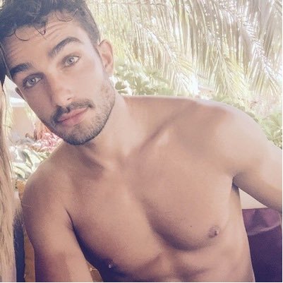 crazy_rich_hung's profile picture. Work work play work work work play a bit work