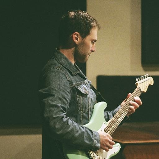 I play the guitar... a lot. 3rd place 2012 Canadian Guitar Competition
Guitarist @bestnighttweets
http://t.co/nKKv4WrYEE