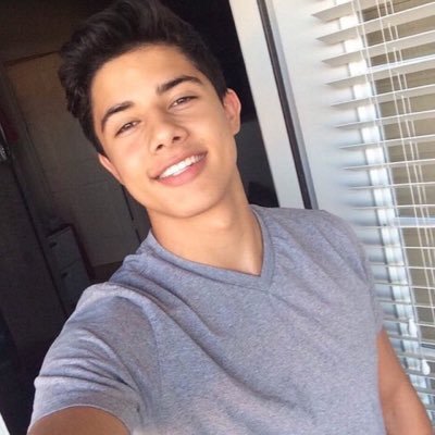 YanRPGFLAME's profile picture. Gay et en couple c'est tout ce que tu as a savoir