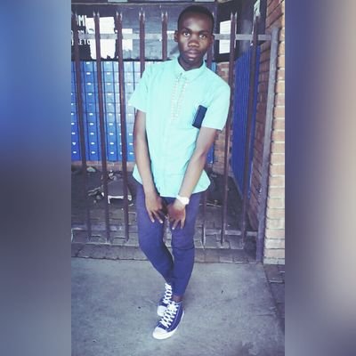 Am a quite tall gay guy, Strictly bottom, am 18 years of age and i would like to correspond with a gent of sober habits...of same  or older age..