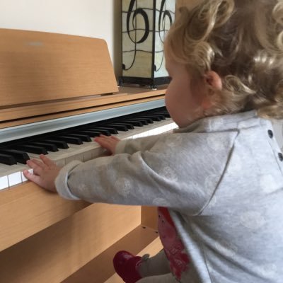 Singing, Piano and Keyboard Tuition with an experienced teacher of 20 years in Blackpool, Fylde and Wyre. Excellent testimonials and exam results.