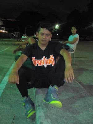 findingmhemo's profile picture. Stay with happy people