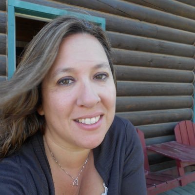 I'm a preschool teacher who loves crafting, spending time with family and friends, beach time, wine, Sharks and cake/cupcake decorating.