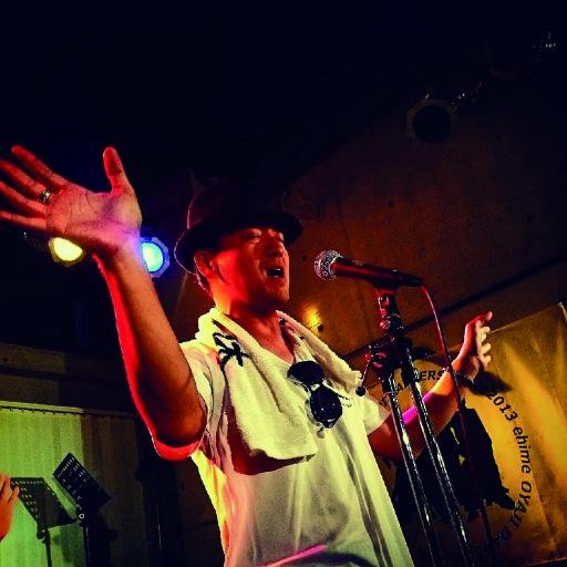 愛媛・松山を拠点に、デザインしたり、企画したり、広告したりのお手伝いをしています。音楽を聴く・歌うのが大好き!お芝居・朗読も勉強中!ちょこっと映像作品にも出演中。