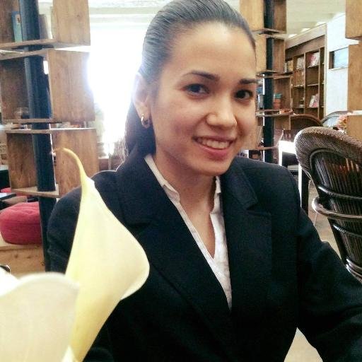 Ileana Nieves Velázquez. Doctorado en Derecho, Master y Especialidad en Derecho Internacional y Licenciado en Derecho.Nadadora y sabe tocar varios instrumentos