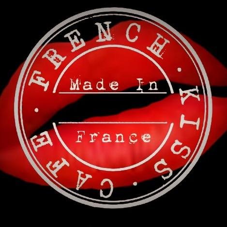 Monday to Friday from 7am till 3:30 pm we serve Organic and fair trade coffee(Havana)+French Pastries, savoury rolls, sandwiches and baguettes.