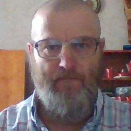 рабочий на энергопредприятии
в ремонтной службе
интересы-политика,шахматы,музыка,спорт