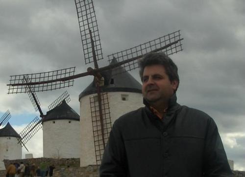 Ingeniero de profesión al que la pasión por la fotografía le ha llegado hace poco pero de forma intensa. Marido féliz y padre orgulloso...un curioso insaciable.