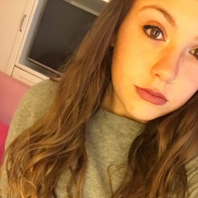 mydreamsareyou_'s profile picture. Visto che hai due facce,mi stavo chiedendo in quale delle due devo sputarti.