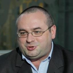 Šéfredaktor časopisu @hattrickczsk
&
podcast @nosicivody
&
Je to kulatý na @gazetisto
Bowie, Heller, Topol, Hitchcock, Forman, Fincher, Lynch… fotbal & Arsenal
