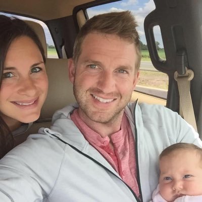 derekstuck's profile picture. ........