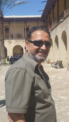 فنان نحات وشاعر وصحفي عراقي الهوى احب وطني احب كل الناس الحب لغتي واحساسي من احبني فهو متفضل ومن كرهني فله مسامحتي ودعواتي لكم حبي واحترامي ..