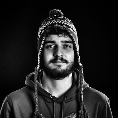 Gui_diaas's profile picture. Smart may have the brains, but stupid has the balls