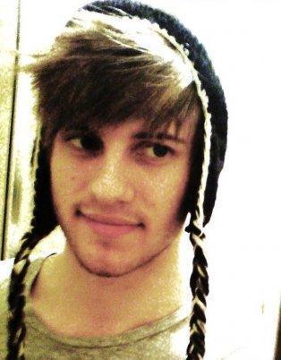 scar__yu's profile picture. A teenage domainer who blogs, buys and sells anything to do with domains. 

Interested in connecting with the domaining community so follow my tweets!