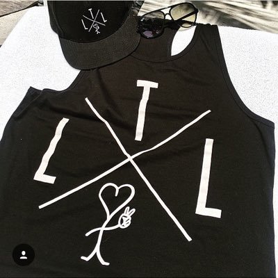 ⬛️capsule collection now available at.... https://t.co/OX9vq879If. info@theloyallove.com. insta: @theloyallove ✌️