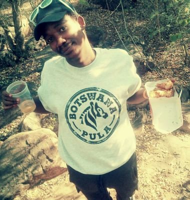 stand up comedian, professional conspiracy guy, i love chicken and beer!!