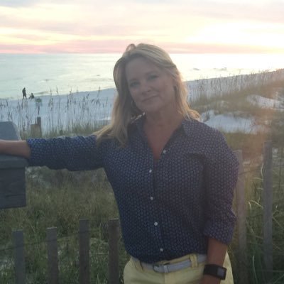 lisamanonne's profile picture. 