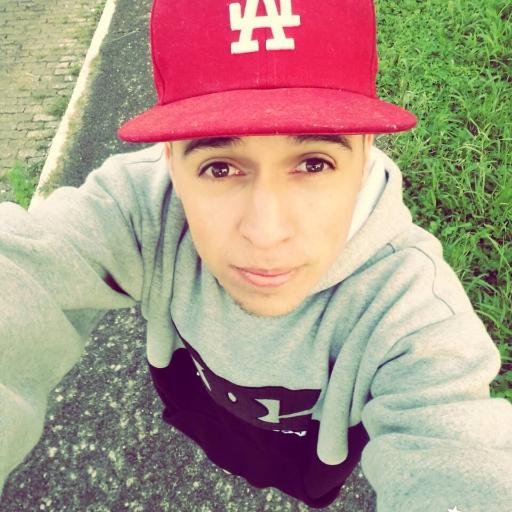 Não se apegue a ninguém, trate as pessoas como elas te tratam, as pessoas só dão valor para aquilo que não podem ter. _\|/_ _\|/_